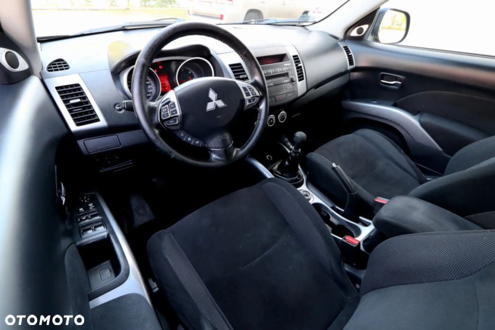 Mitsubishi Outlander 2.2 DID Intense + - 5
