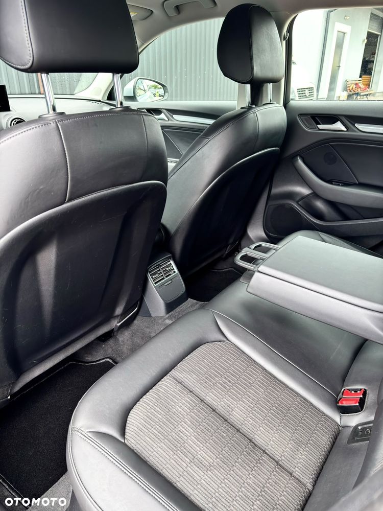 Audi A3 Sportback 2.0 TDI (clean diesel) S tronic Ambiente - 19
