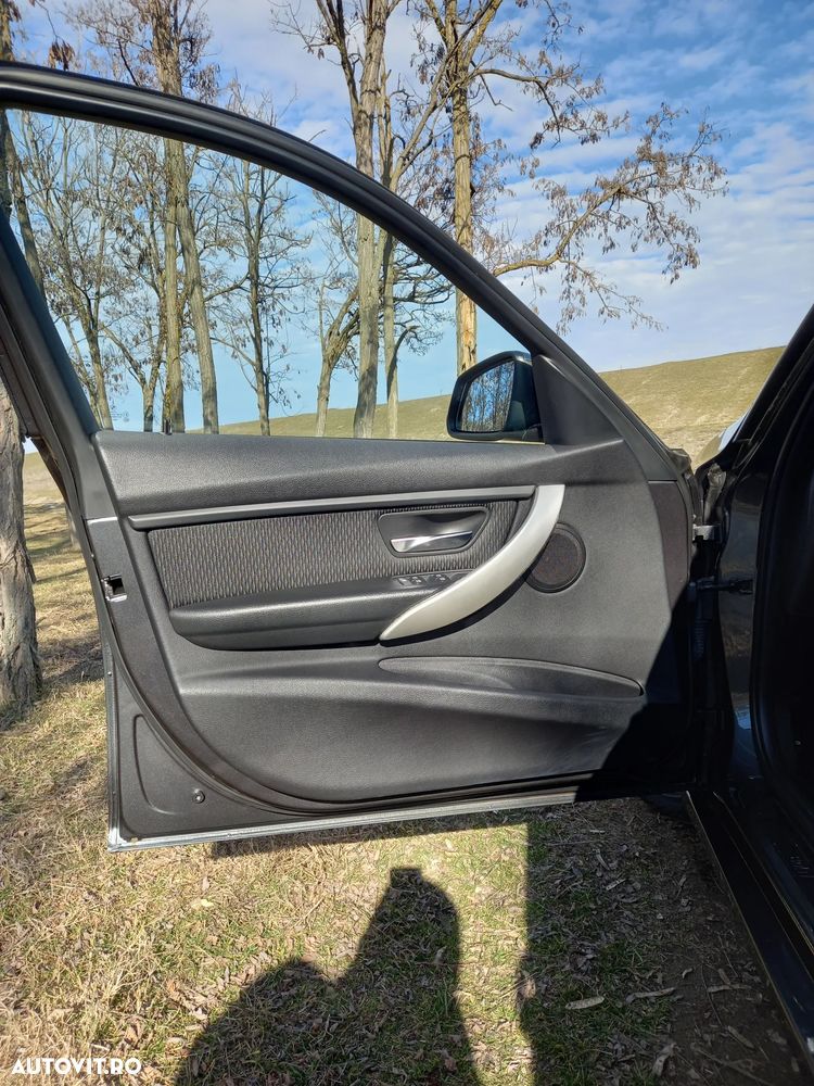 BMW Seria 3 320d xDrive DPF - 25