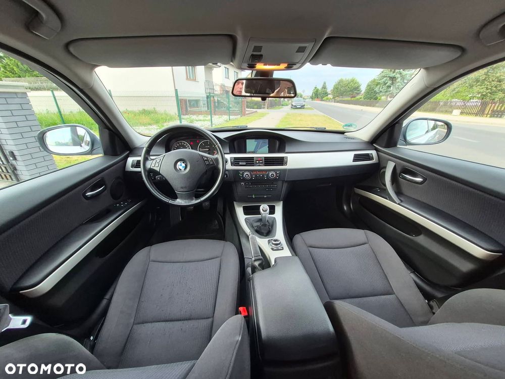 BMW Seria 3 318d - 11