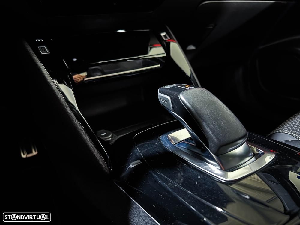 Peugeot e-2008 50 kWh GT - 52