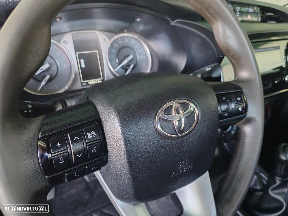Toyota Hilux 2.4 D-4D 4WD CE 3L - 13