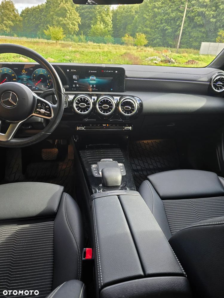 Mercedes-Benz CLA 200 7G-DCT - 11
