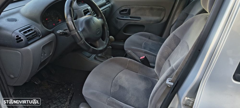 Renault Clio 1.4 RXE - 18