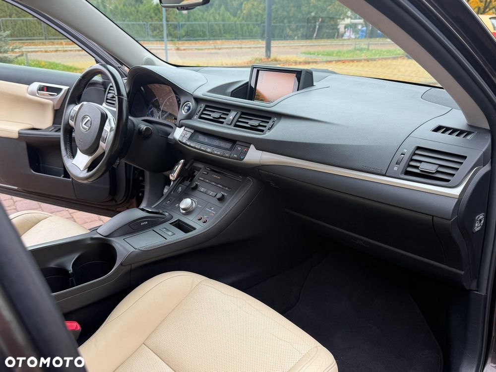 Lexus CT 200h Prestige - 17