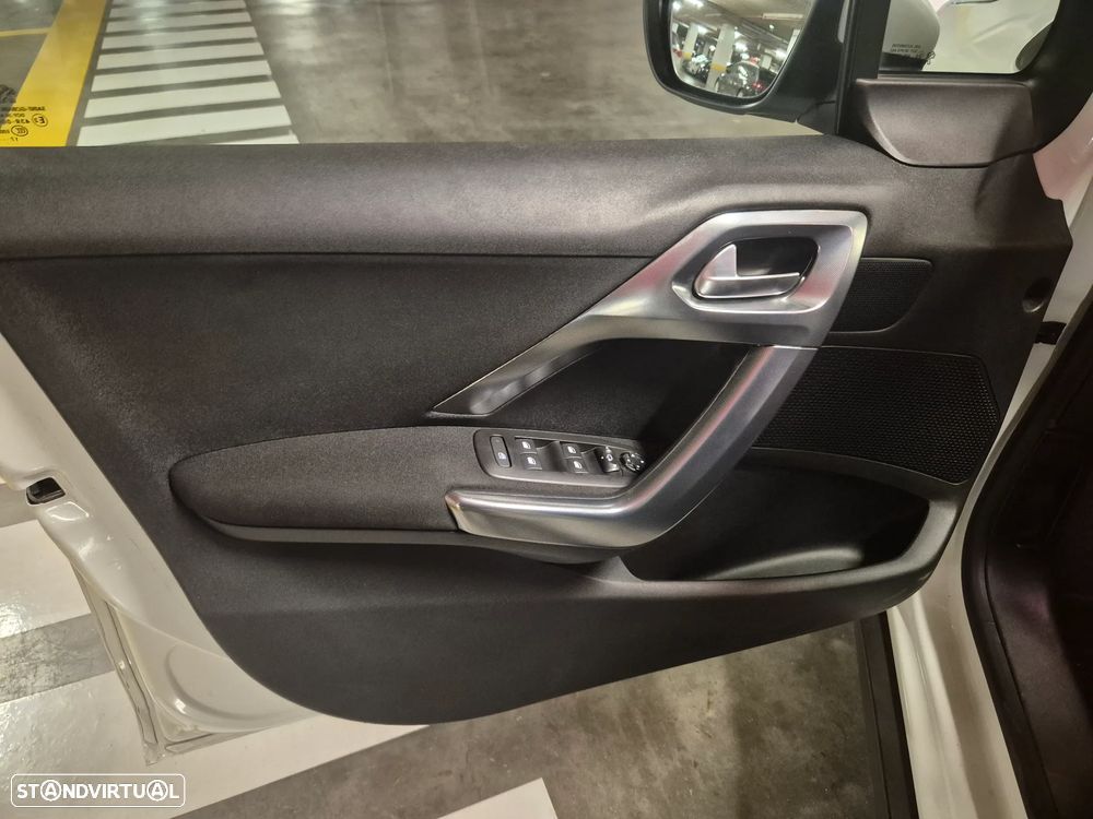 Peugeot 2008 1.6 BlueHDi Allure - 24