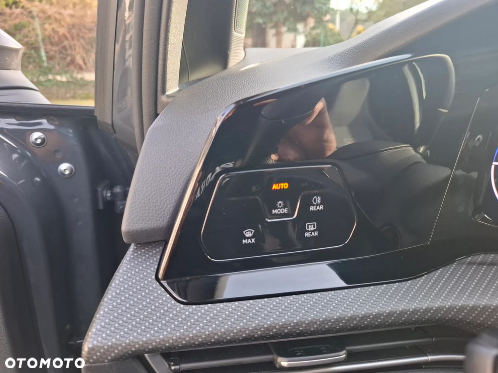 Volkswagen Golf 2.0 TDI SCR DSG R-Line - 32