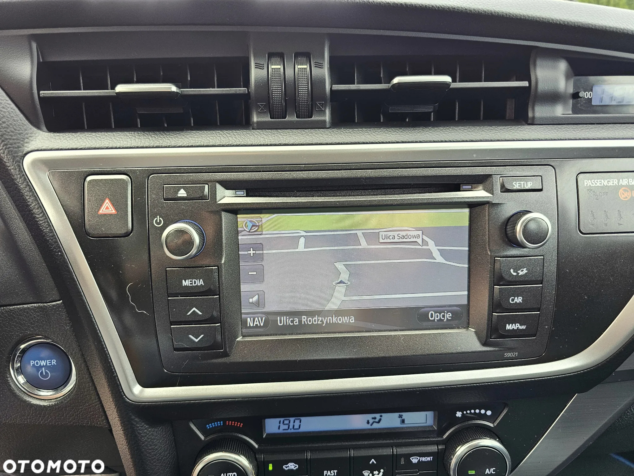 Toyota Auris 1.8 HSD Prestige NAVI - 29