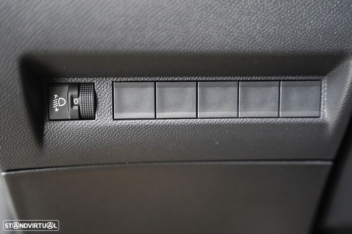 Peugeot 208 1.2 PureTech Allure - 19