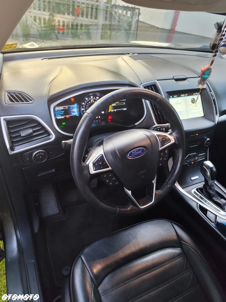 Ford Edge - 16