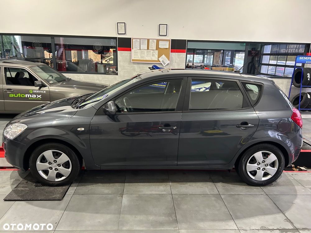 Kia Ceed - 4