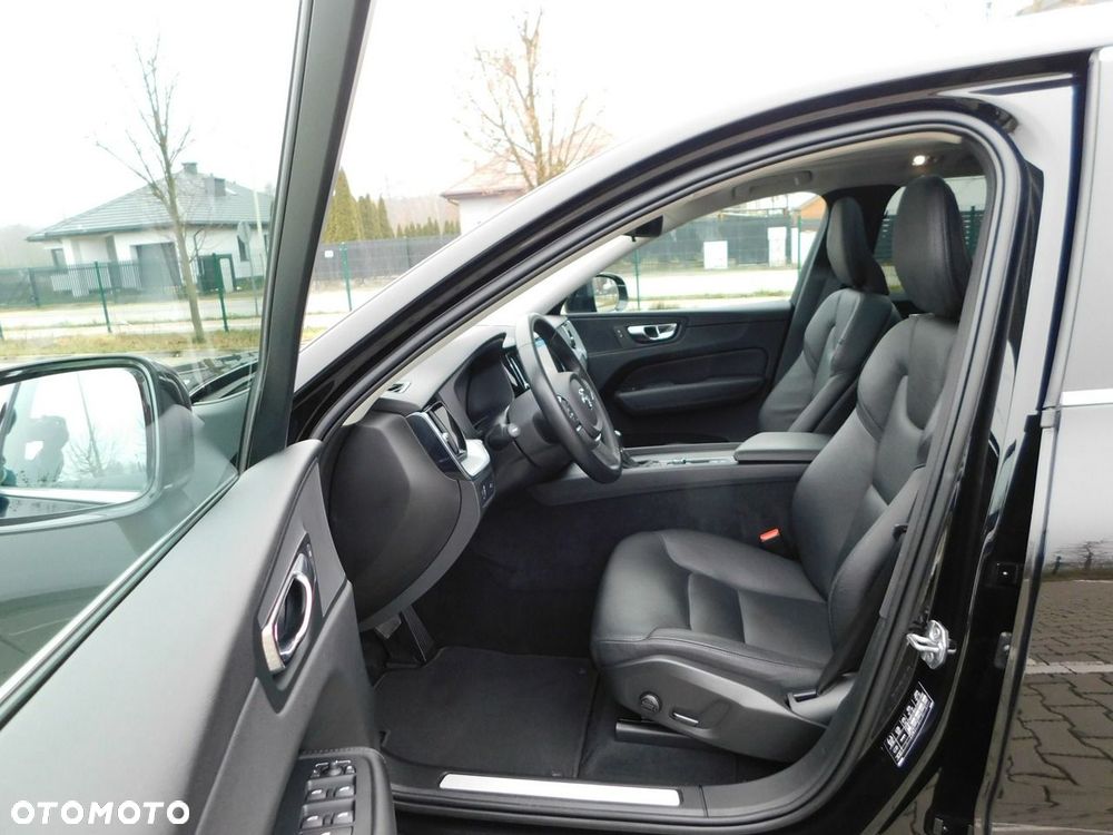 Volvo XC 60 D4 Momentum Pro - 12