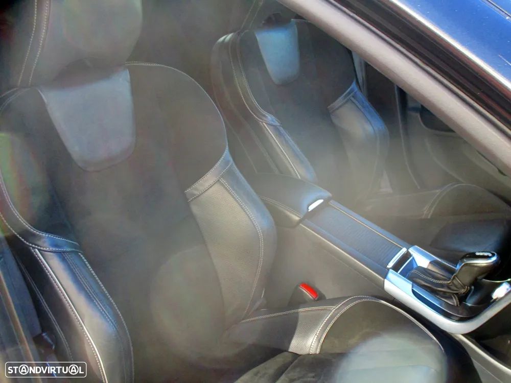 Volvo V60 2.0 D4 R-Design Summum Geartronic - 19