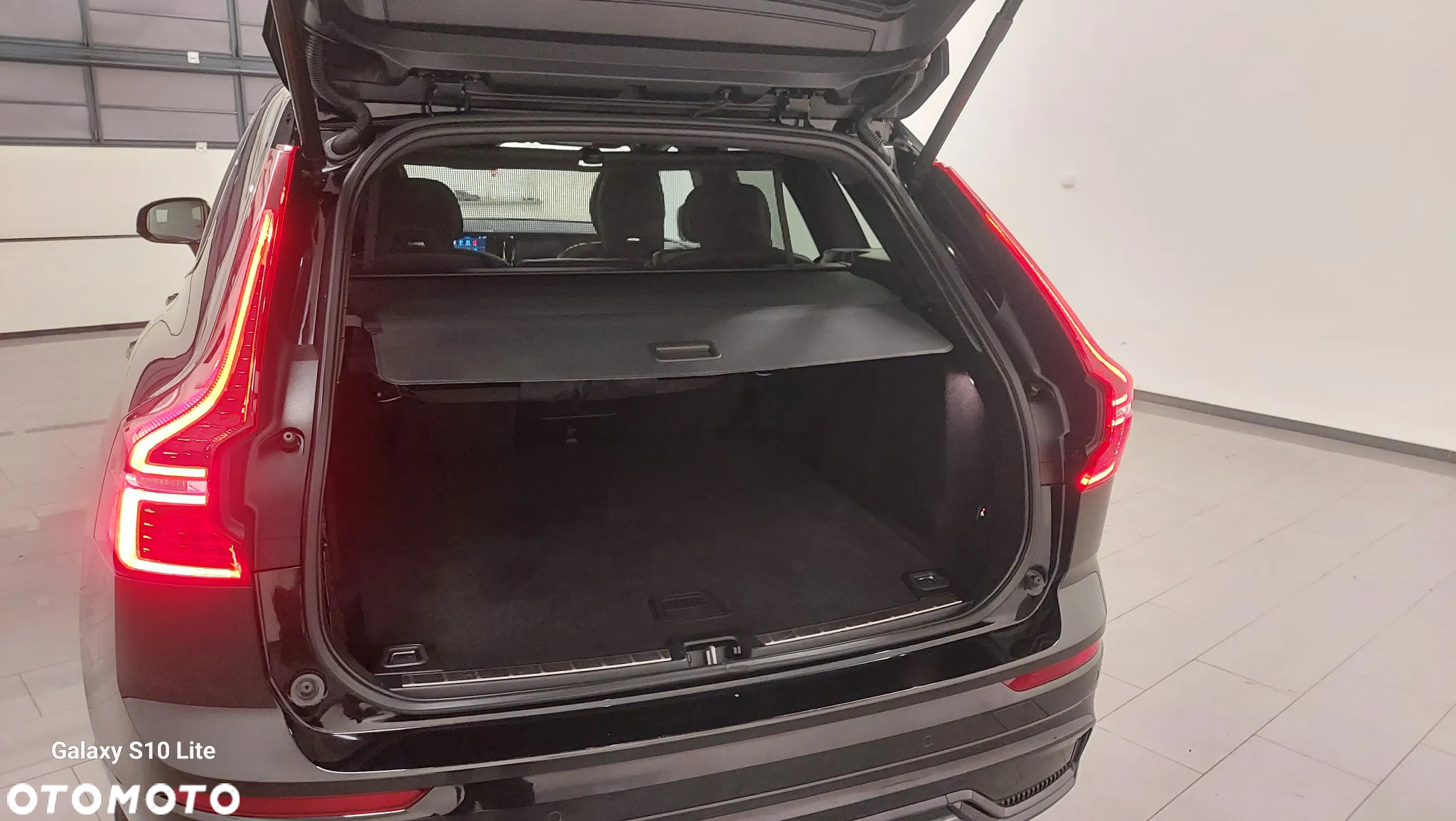 Volvo XC 60 B4 D AWD Plus Dark - 11