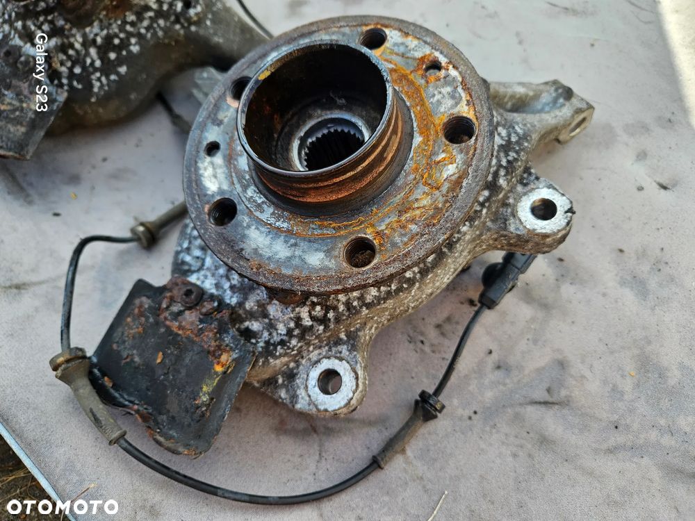 Zwrotnica piasta prawy lewy przód Renault LAGUNA III 2.0 DCI 402000003R 402006387R - 2