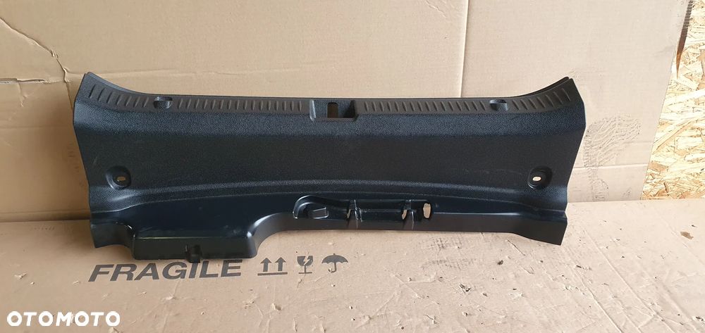 Osłona pasa tylnego bagażnika Mercedes E-Klasa W213 Sedan A2136900041 - 5