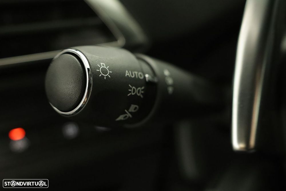 Peugeot 3008 1.6 Hybrid Allure e-EAT8 - 17