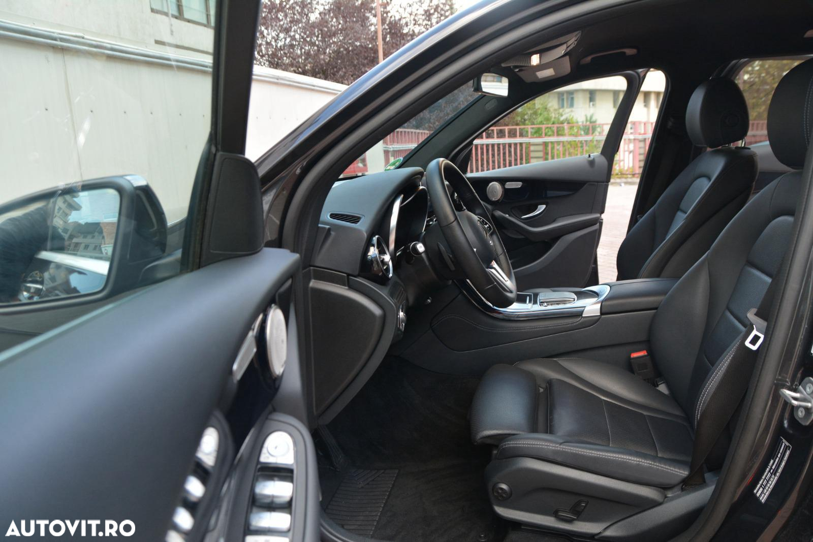 Mercedes-Benz GLC 300 e 4Matic 9G-TRONIC AMG Line - 12