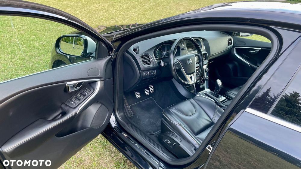Volvo V40 D2 R-Design - 8