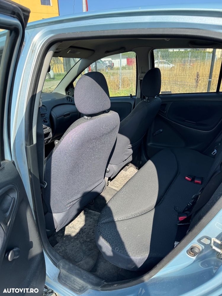 Toyota Yaris 1.0 Base AC - 10