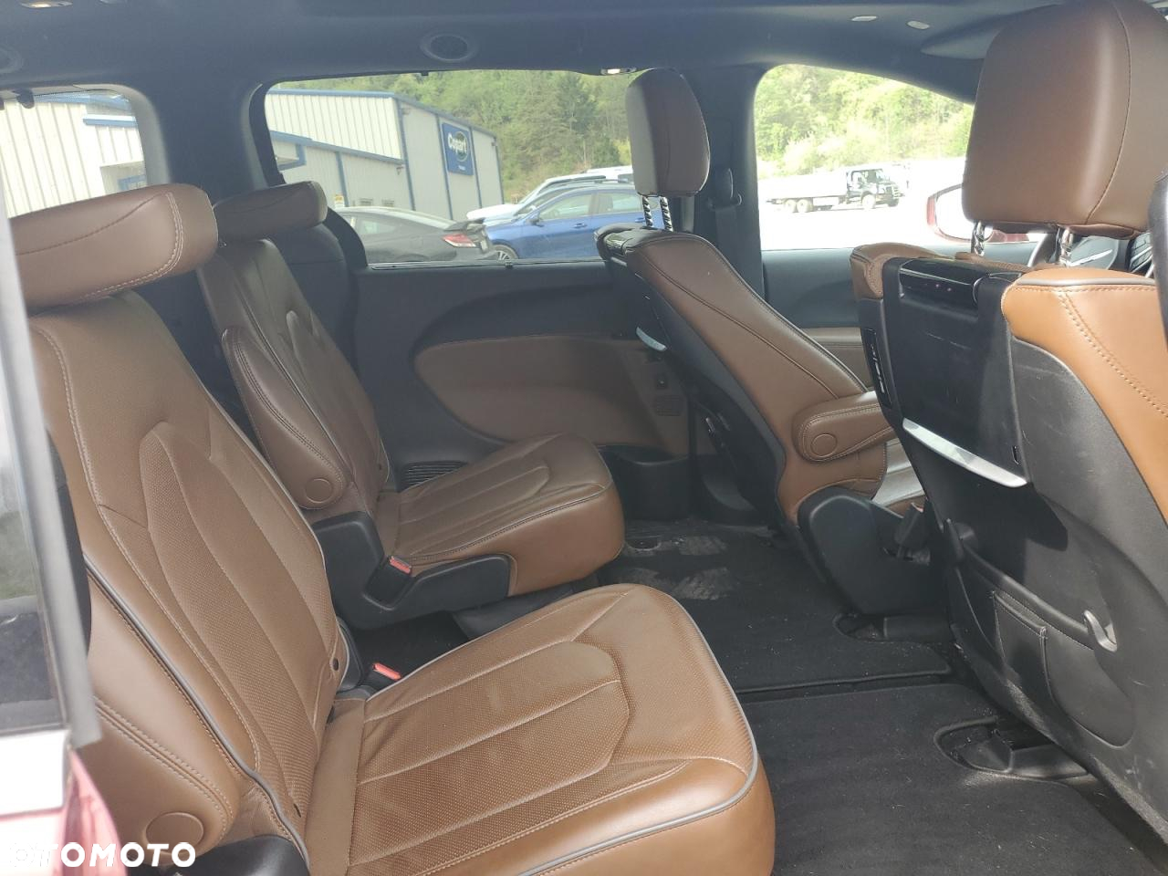 Chrysler Pacifica - 10