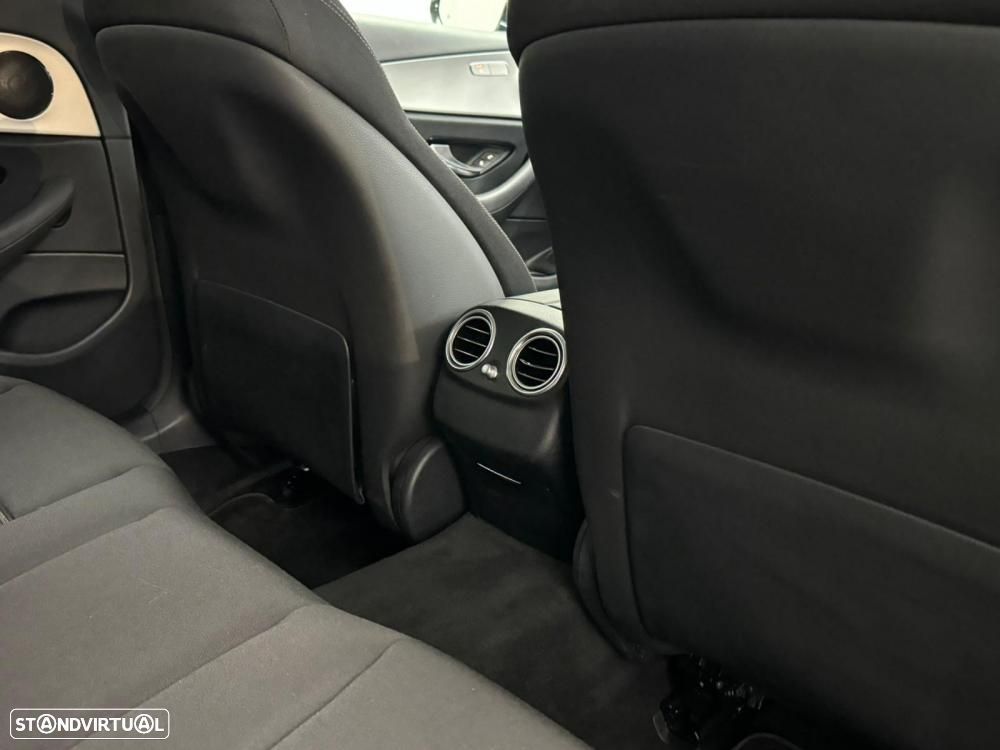 Mercedes-Benz E 300 de AMG Line - 25