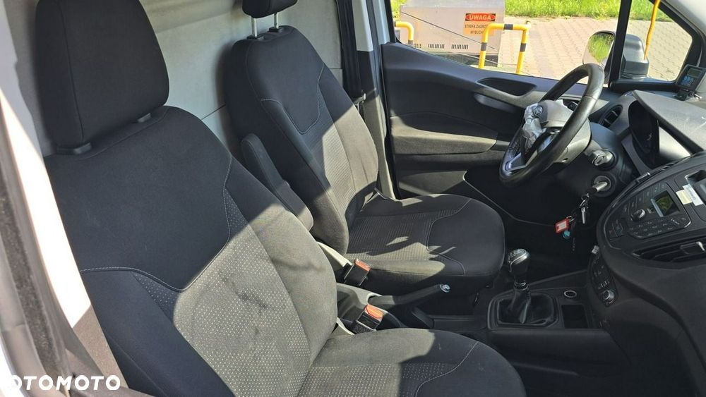 Ford Transit Courier - 19