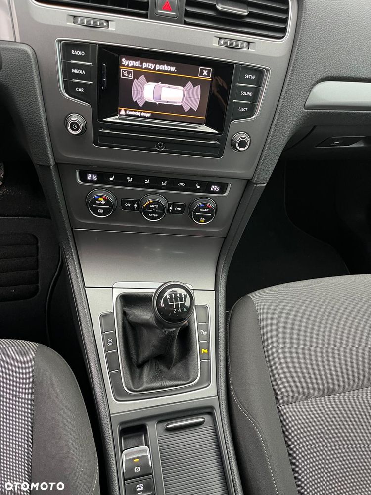 Volkswagen Golf 1.6 TDI DPF BlueMotion Technology Comfortline - 23