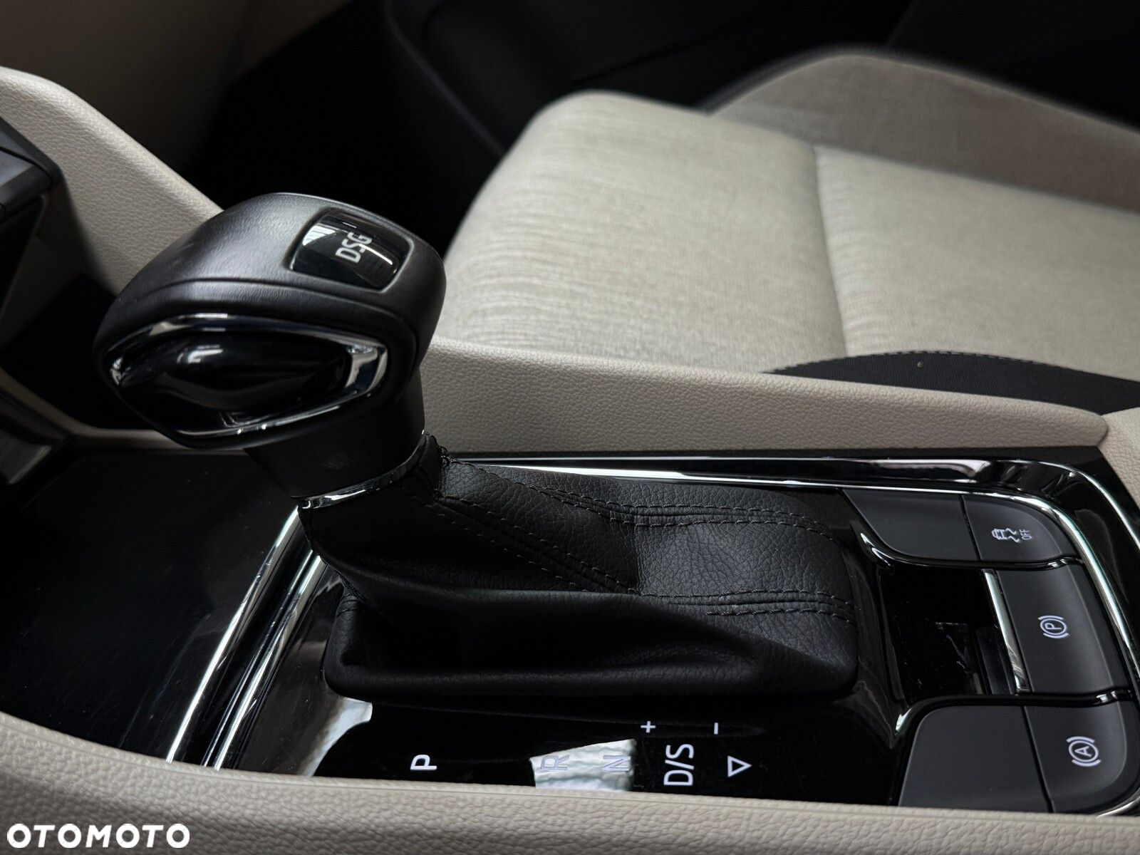 Skoda Karoq 1.5 TSI ACT 4x2 Style DSG - 28