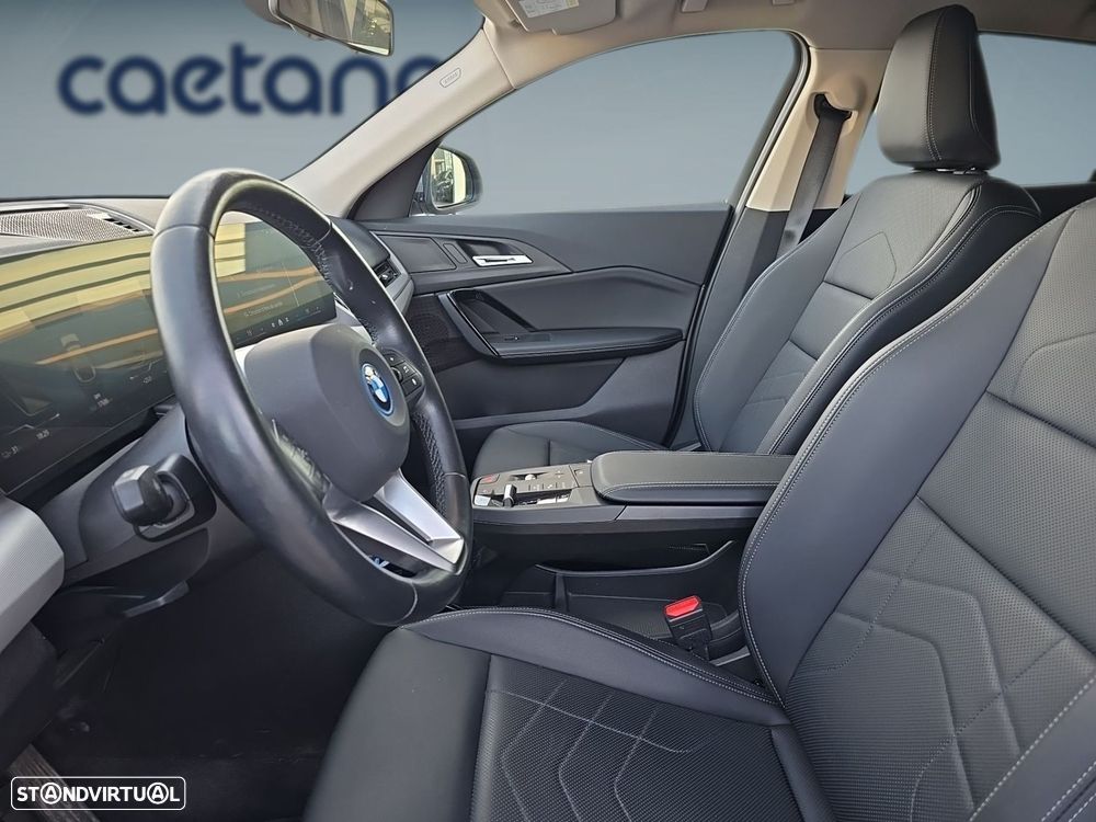 BMW iX2 eDrive20 - 11