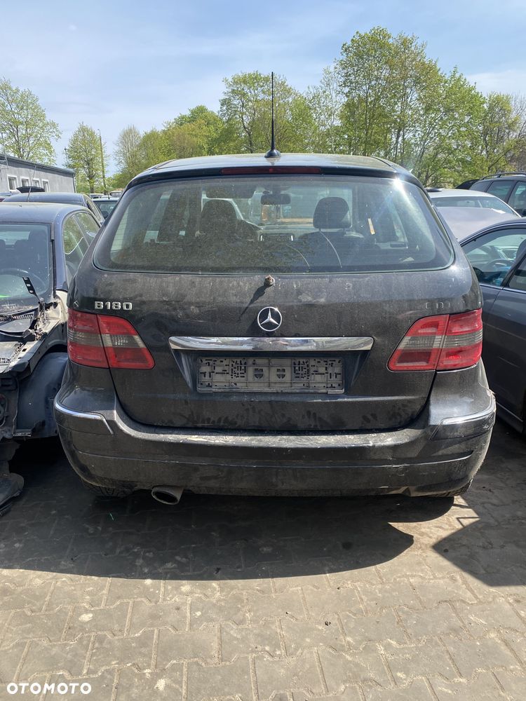 Mercedes B180 na częsci - 3