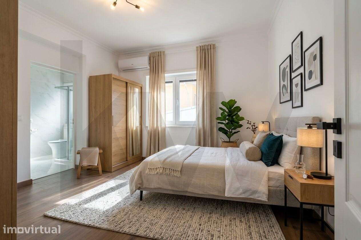 Elegante Moradia T4+2 Remodelada com Jardim e Luz Natural em Cascais - Grande imagem: 2/54