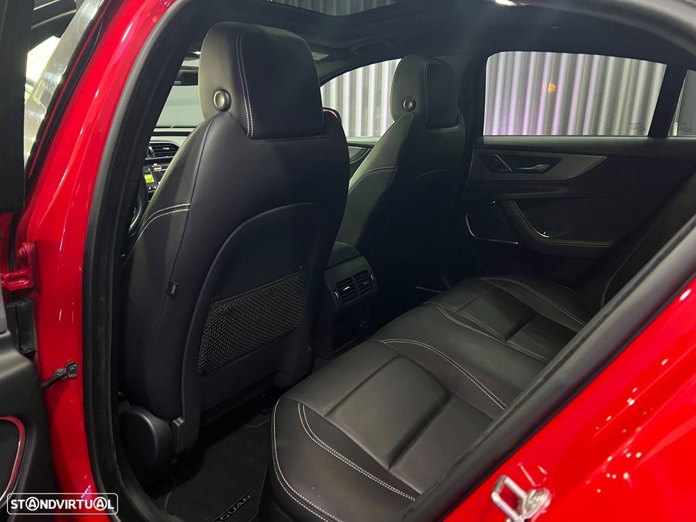 Jaguar XE D180 Aut. R-Dynamic S — fotografia 19