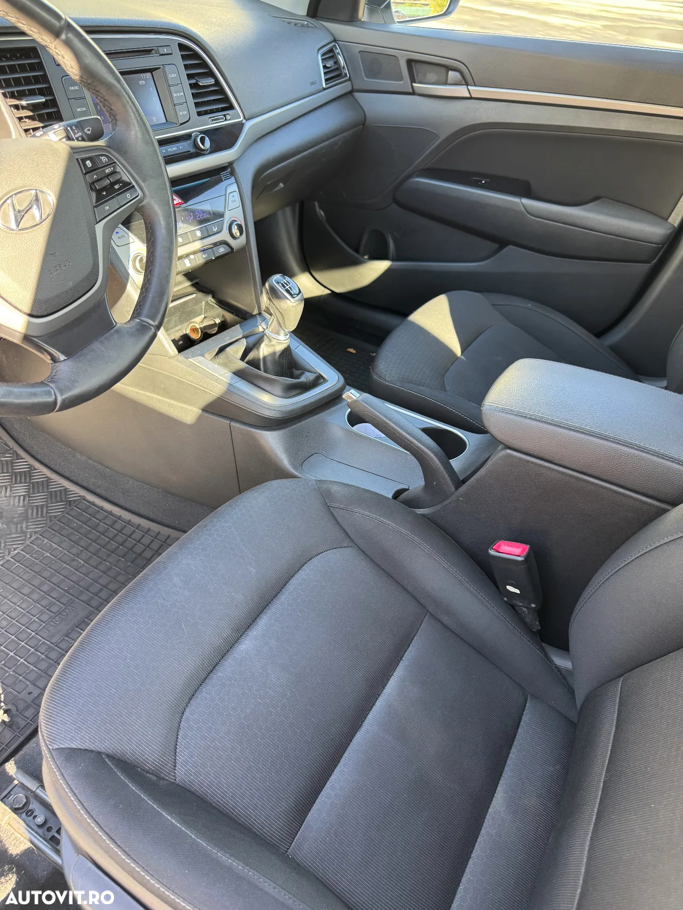 Hyundai Elantra 1.6 MPi Comfort - 11