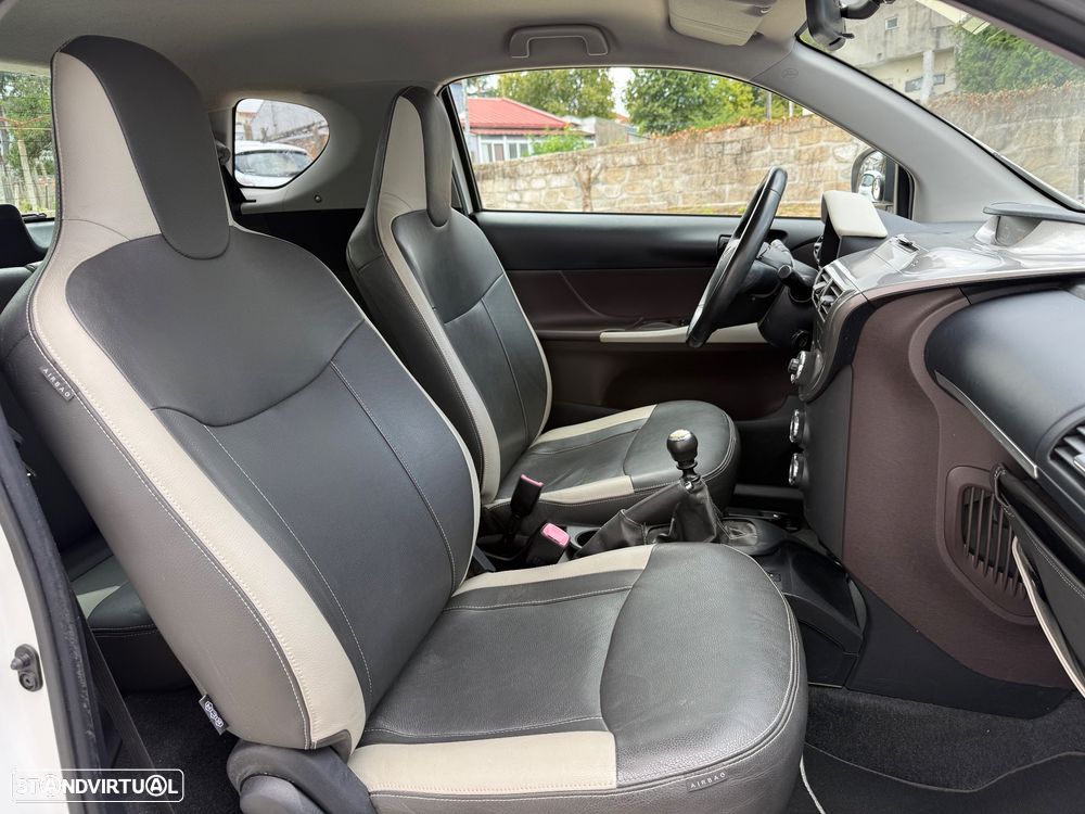 Toyota iQ 1.4 D-4D 2 EP - 19