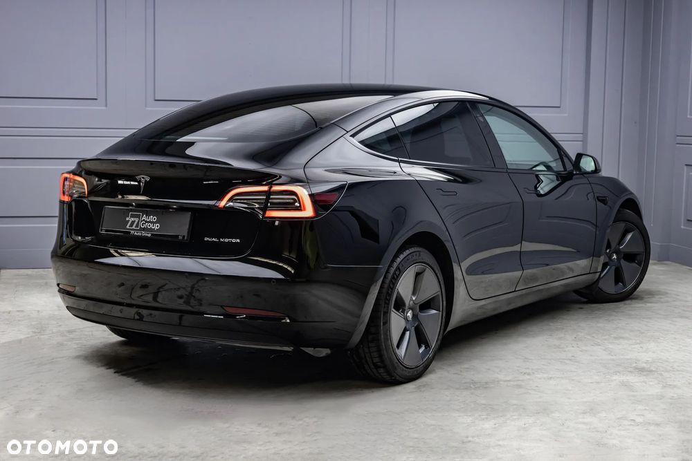 Tesla Model 3 - 3