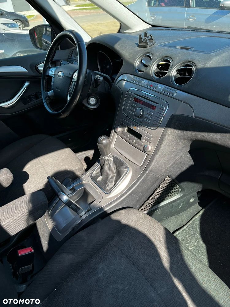 Ford Galaxy 2.0 Concept - 2