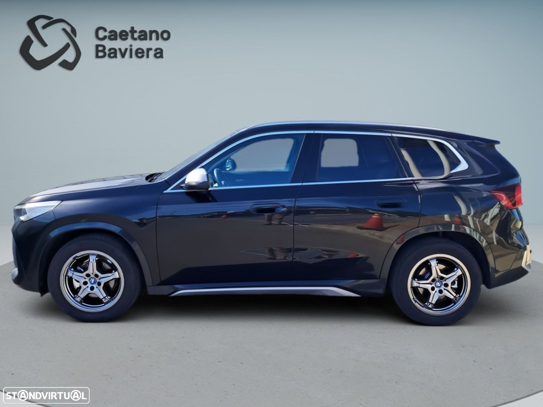 BMW iX1 eDrive20 Pack Desportivo M - 5