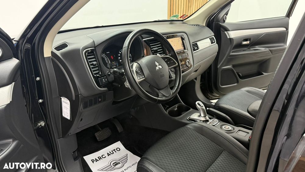 Mitsubishi Outlander 2.0 4WD - 6