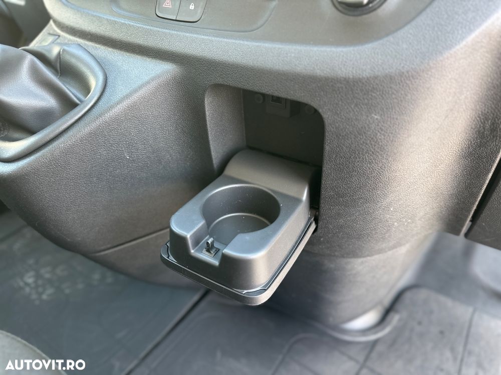 Renault Trafic - 26