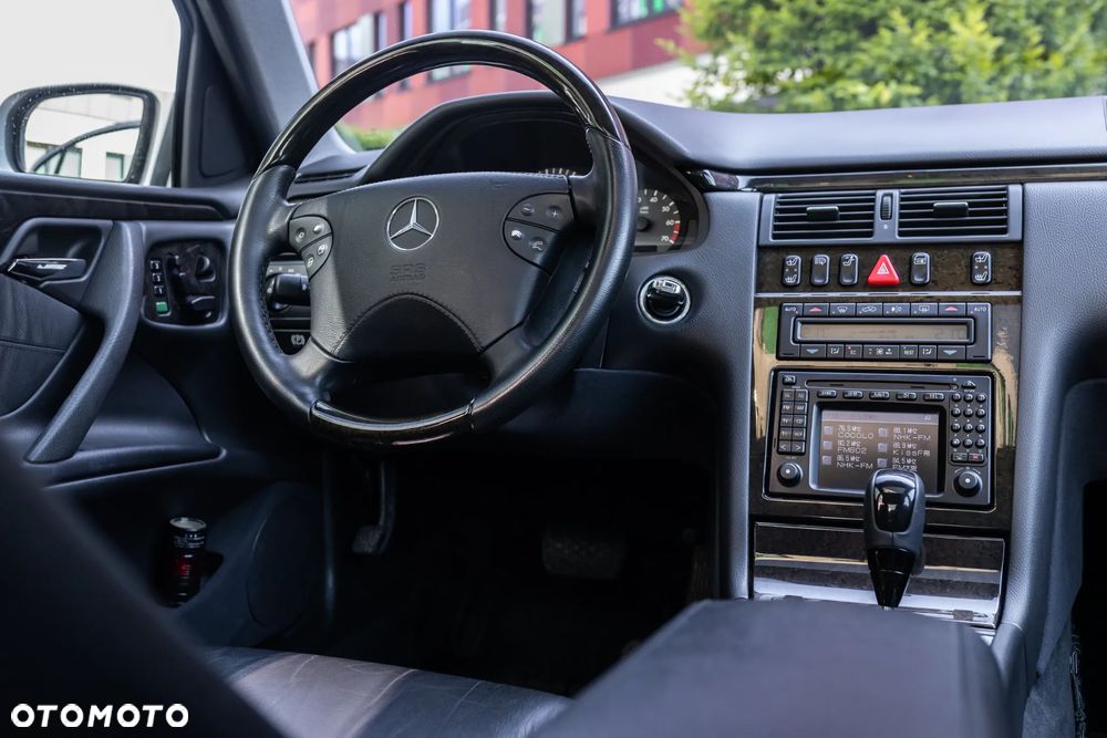 Mercedes-Benz Klasa E - 34