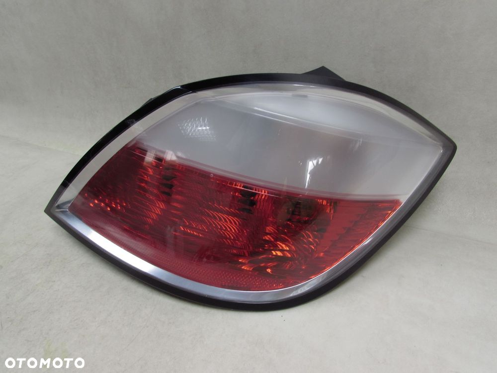 OPEL ASTRA H HB 04-11 LAMPA TYL PRAWA 24451837 - 1