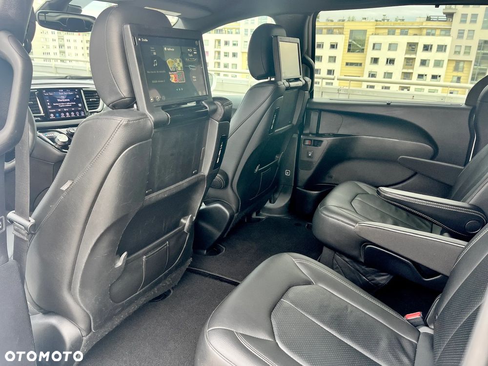 Chrysler Pacifica - 16