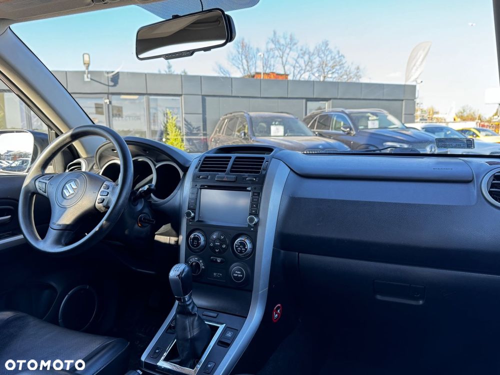 Suzuki Grand Vitara 2.0 Comfort + - 12