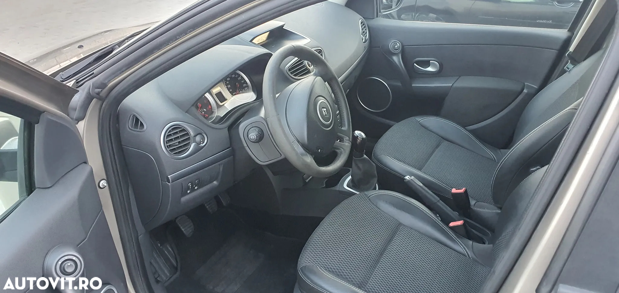 Renault Clio 1.5 dCi 85 FAP Grandtour Luxe - 9