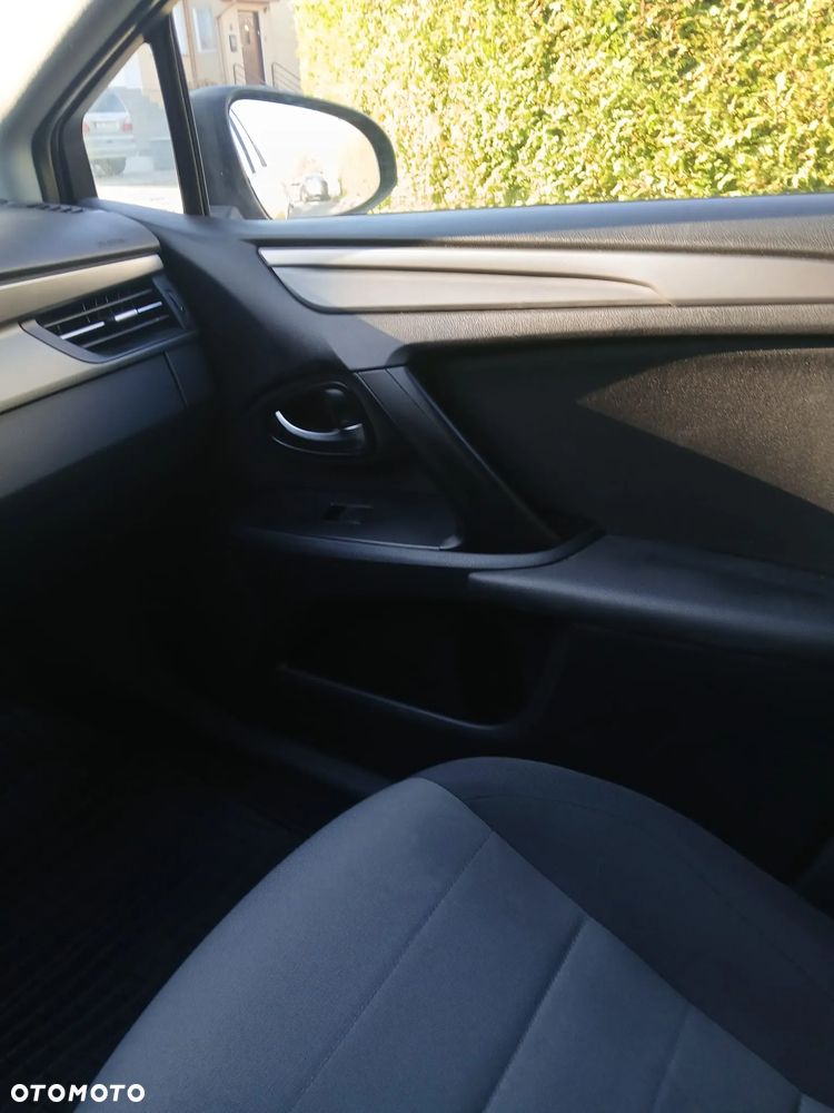 Toyota Avensis 1.6 Active - 6