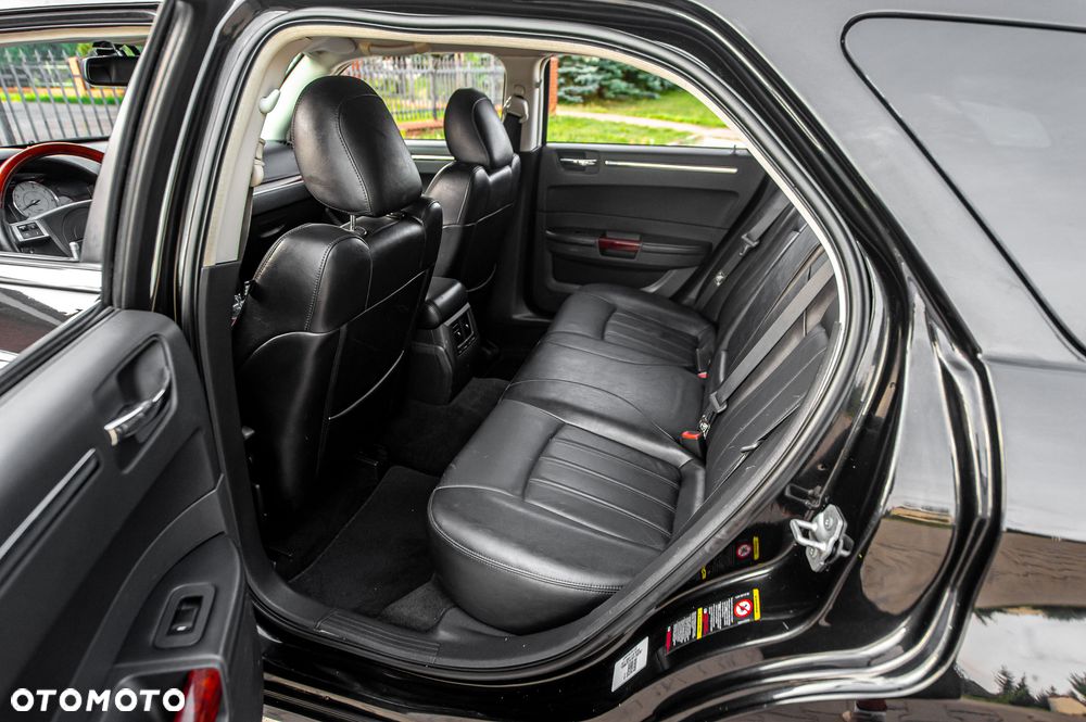 Chrysler 300C - 23