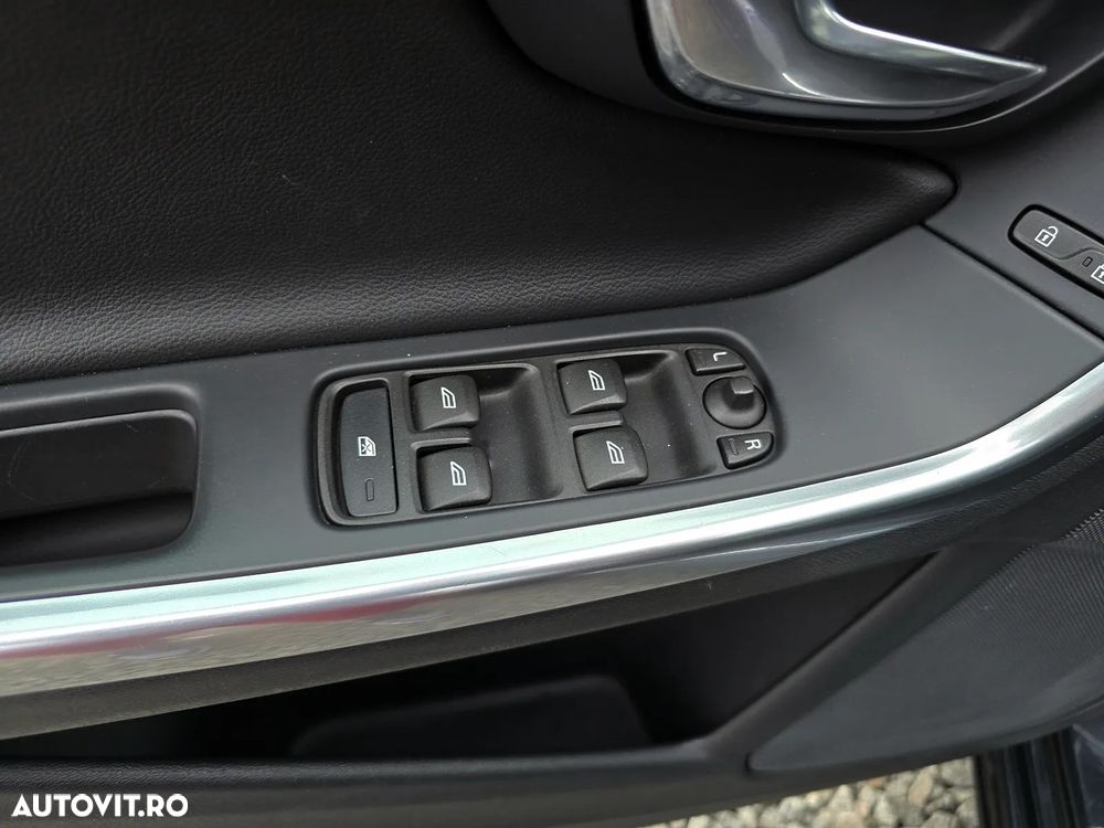 Volvo V60 D3 Geartronic Momentum - 33