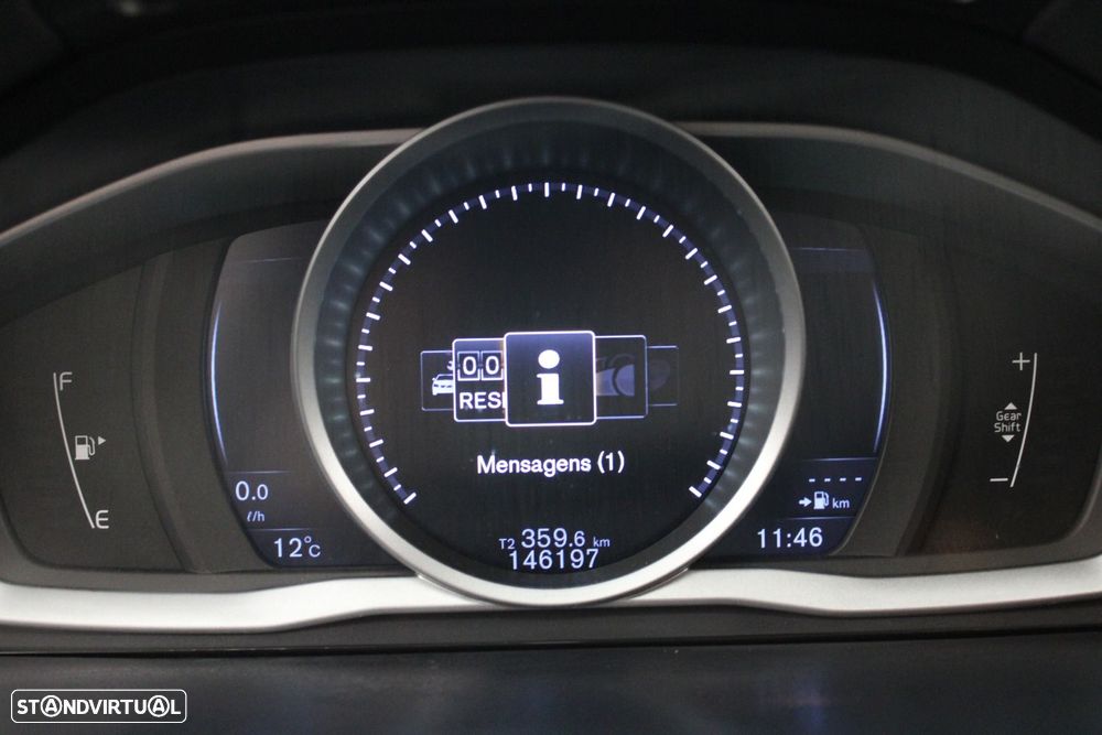 Volvo V60 2.0 D3 Momentum - 32