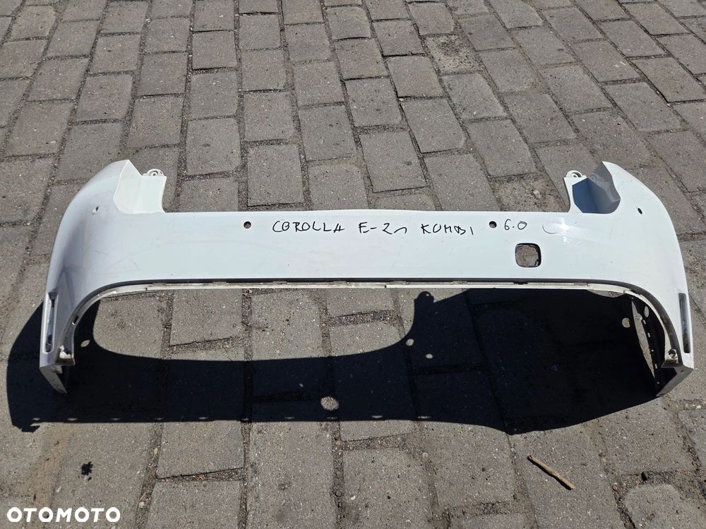 Zderzak Tył Toyota Corolla E21 kombi - 1
